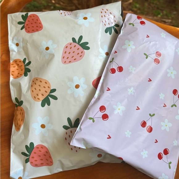 🍓 Strawberry Poly Mailer’s 10x13 Pack of 25 PRICE is Firm - Picture 7 of 8